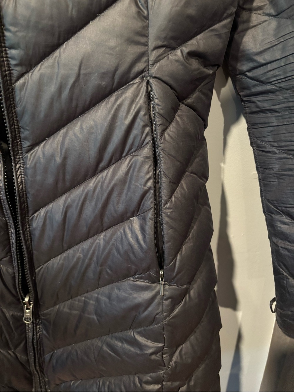 Patagonia Black Down Puffer Jacket - Picture 5 of 8